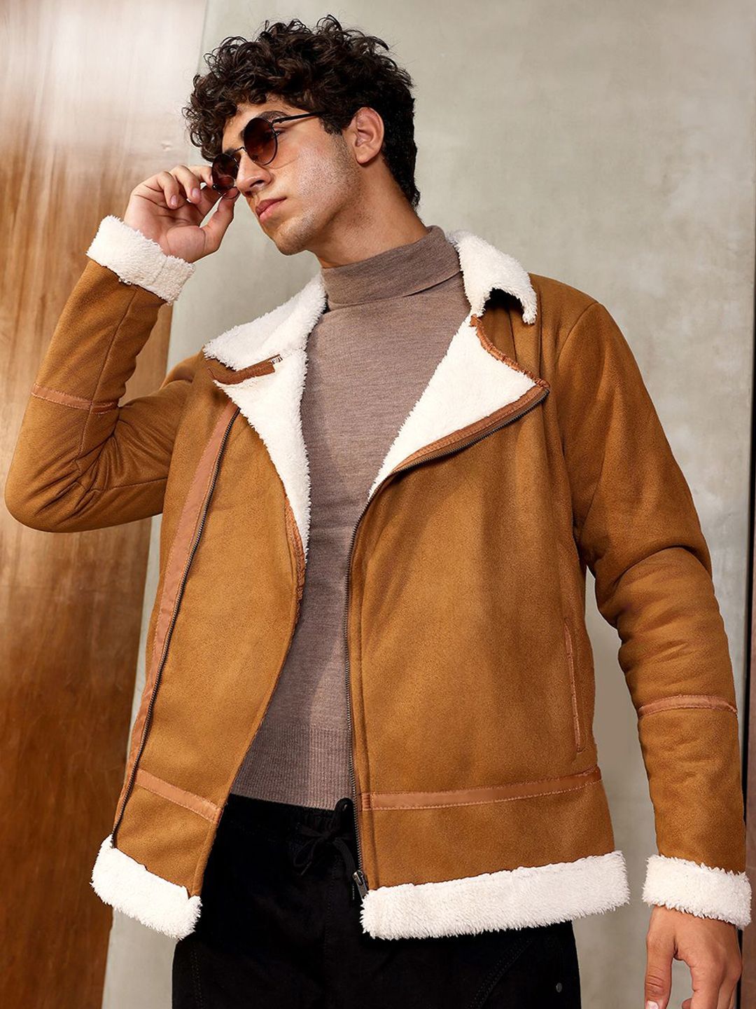 CAHOOT Men Spread Collar Solid Lightweight Sherpa Jacket