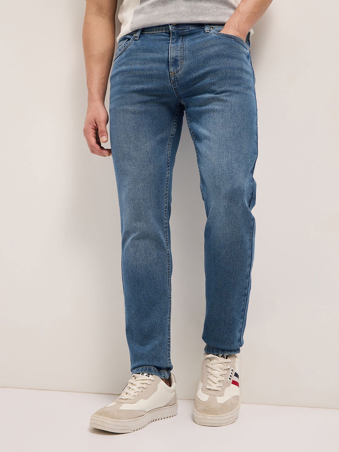 THE BEAR HOUSE Men Slim Fit Mid-Rise Light Fade Stretchable Jeans