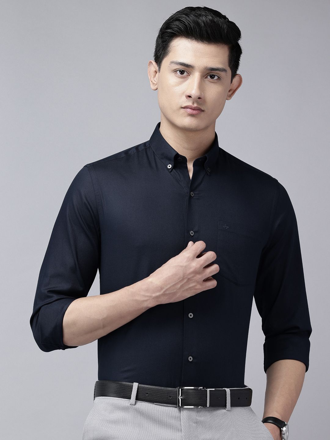 Arrow Manhattan Slim Fit Textured Pure Cotton Formal Shirt