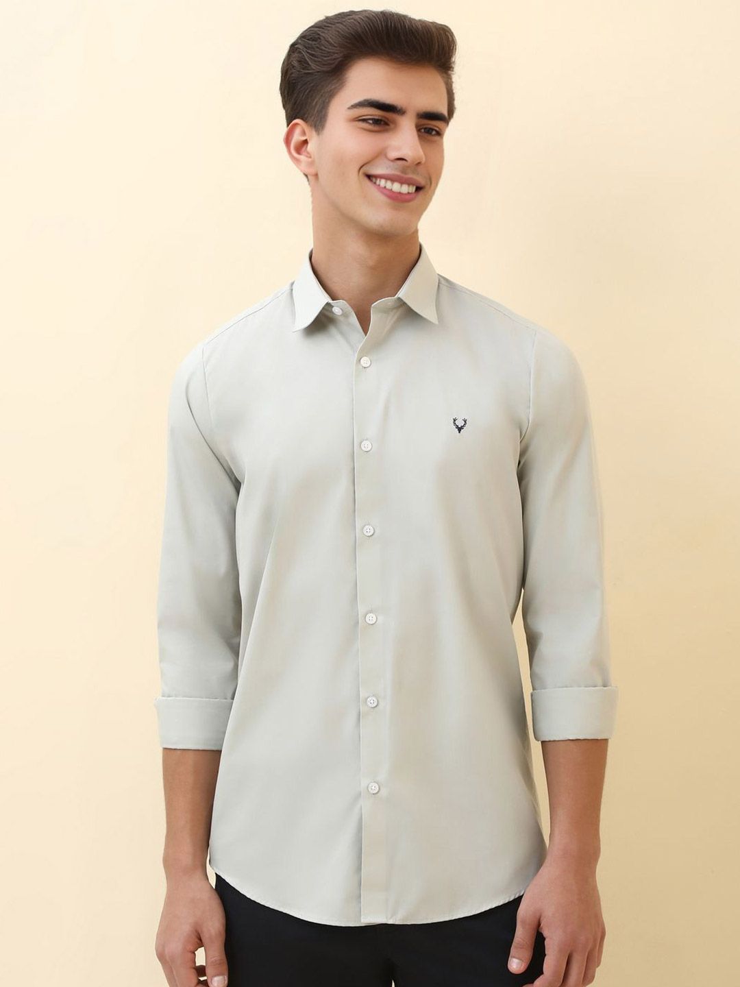 Allen Solly Allen Solly Men Slim Fit Solid Spread Collar Casual Shirt