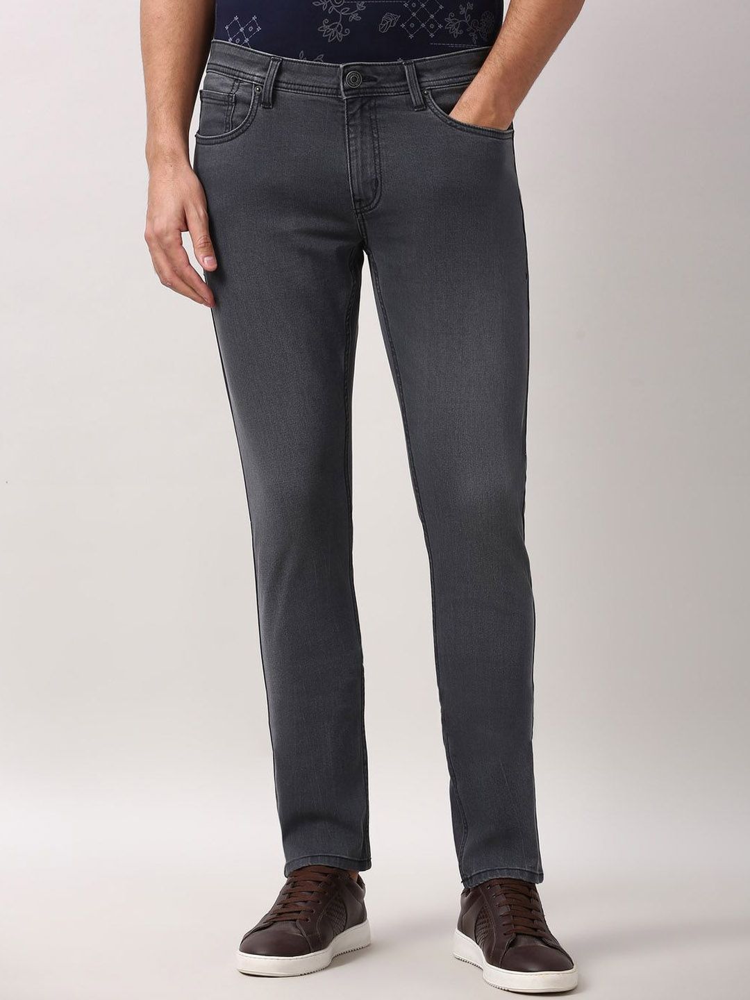 Peter England Casuals Men Slim Fit Mid-Rise Clean Look Light Fade Non Stretchable Jeans