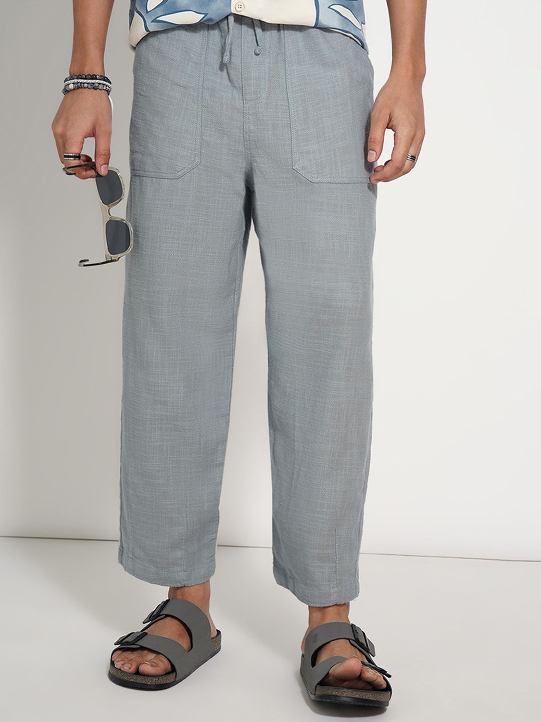 7 Alt by Pantaloons Men Solid Mid-Rise Loose Fit Trousers