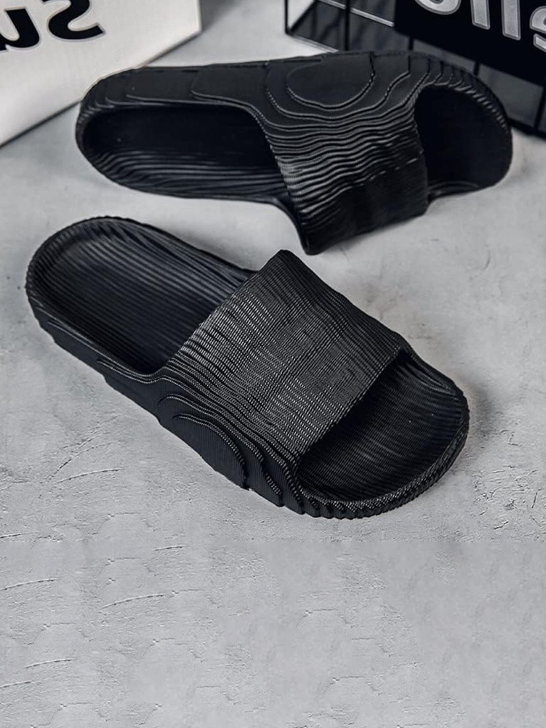 LIFA TRADERS Men Textured Sliders