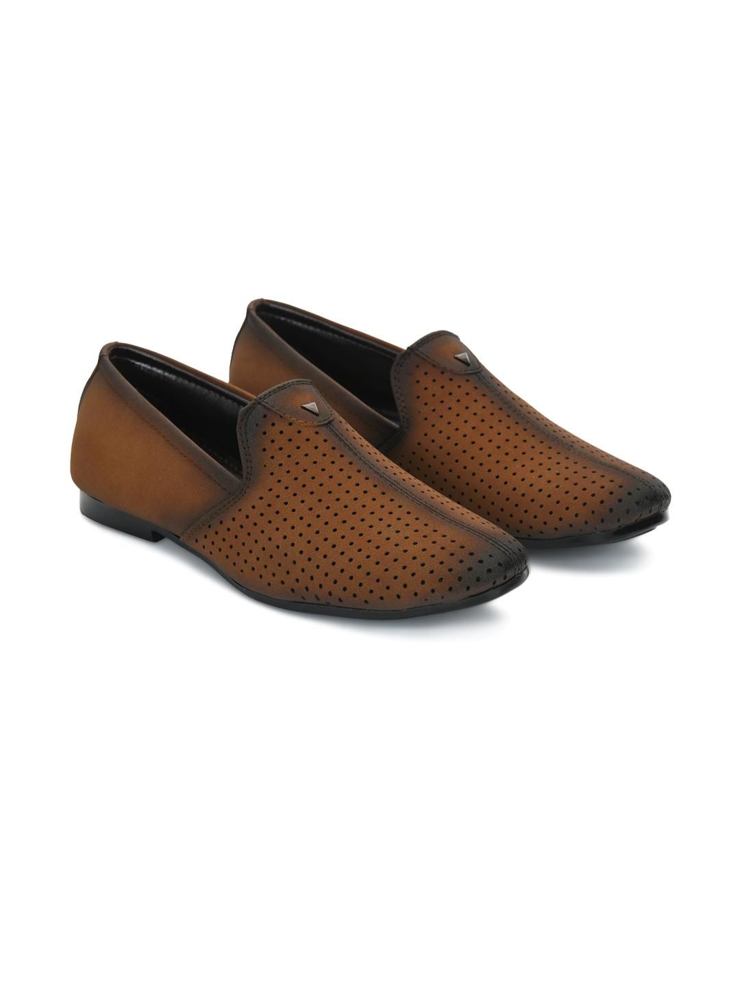 STEPHORN Men Textured Slip On Loafers