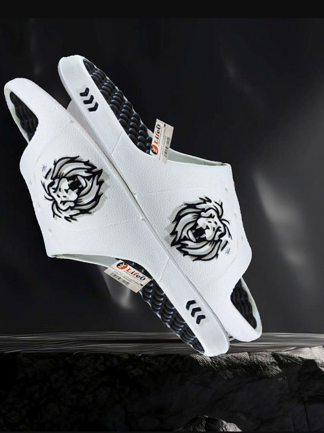 LIFA TRADERS Men White Casual Flip Flops