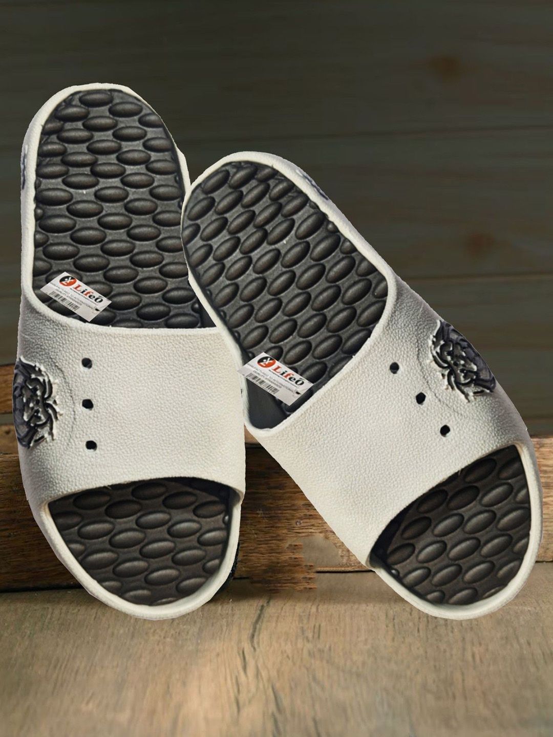 LIFA TRADERS Men Printed Sliders