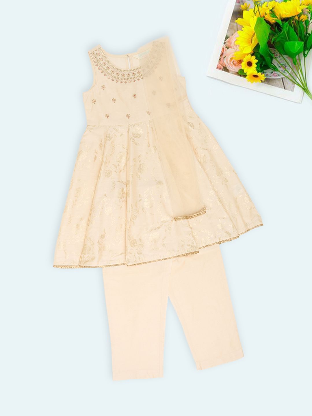AKKRITI BY PANTALOONS Girls Floral Embroidered Beads & Stones Kurta Trousers & Dupatta