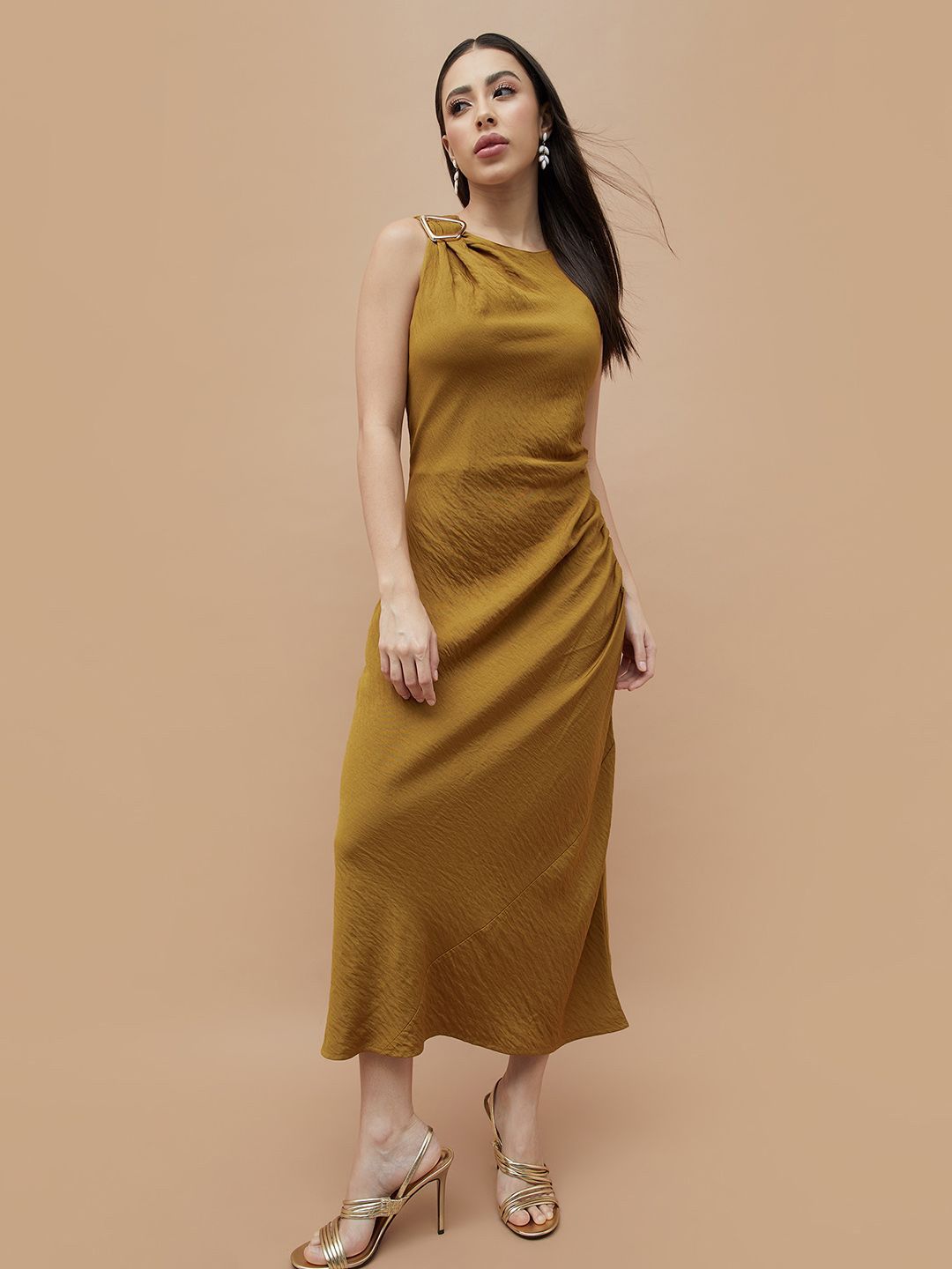 green emerald velvet dress Loide Fern Green Midi Dress – Maison Safiyaa USA main image 1