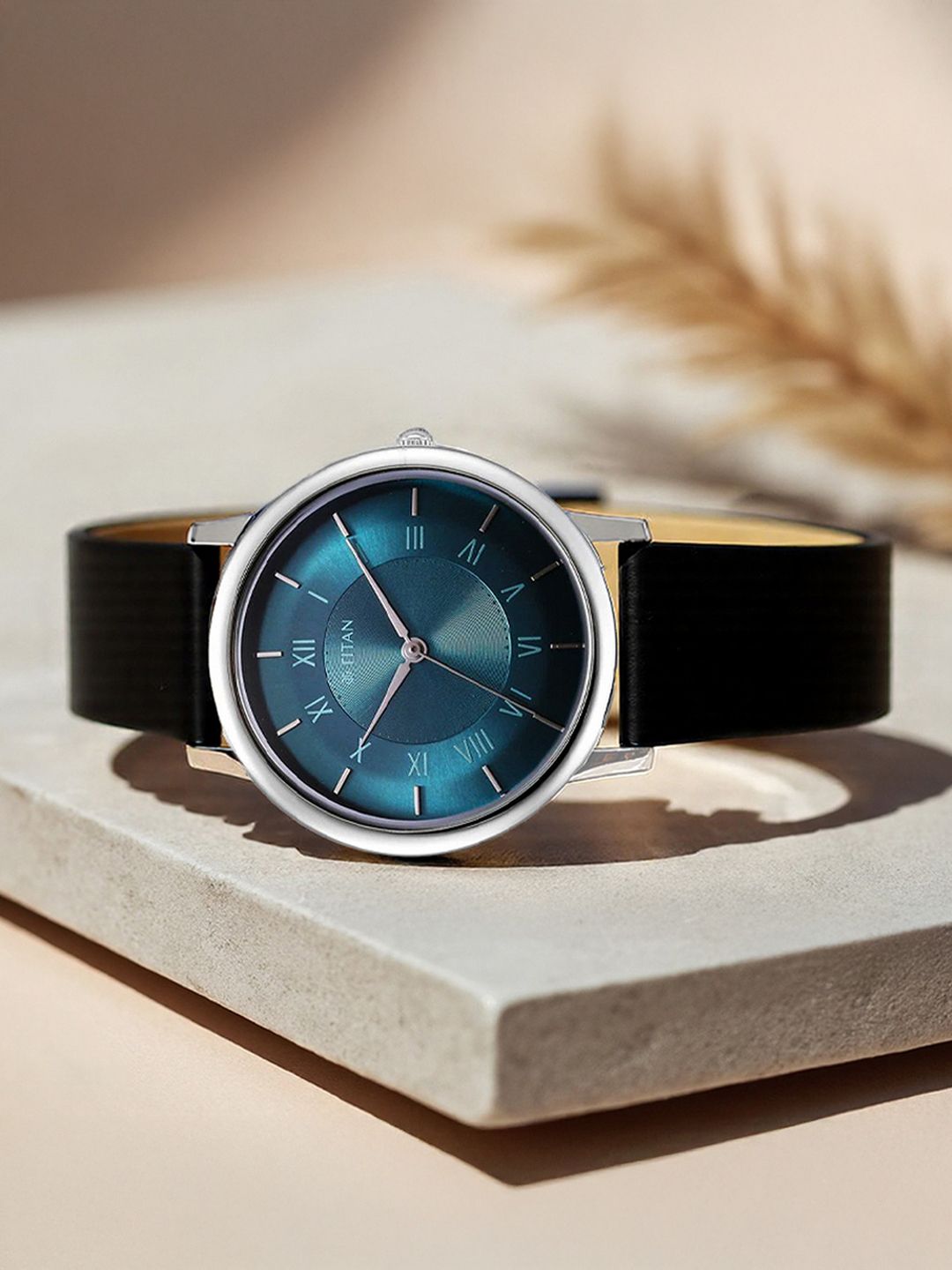 ルグランブルー　ラインストーンスカルタンクトップ TITAN 94006QM04 Modern Classics Blue Dial Quartz Multifunction