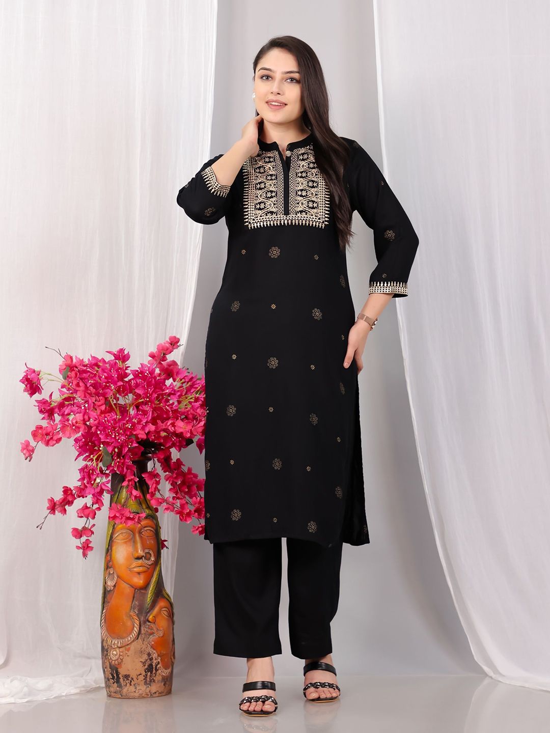 Aramya Women Mid Rise Regular Trousers