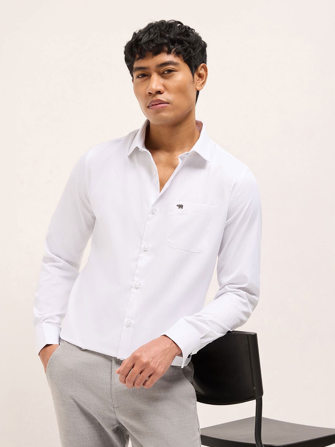 THE BEAR HOUSE Men Tailored Fit Solid Spread Collar Formal Shirt