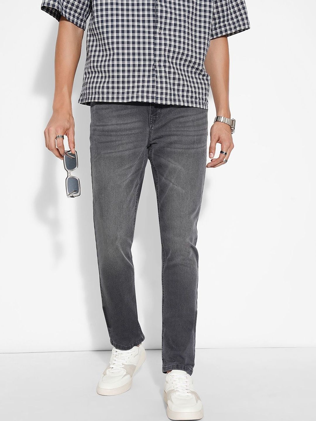 SF JEANS by Pantaloons Men Tapered Fit Low-Rise Mildly Distressed Cotton Light Fade Jeans