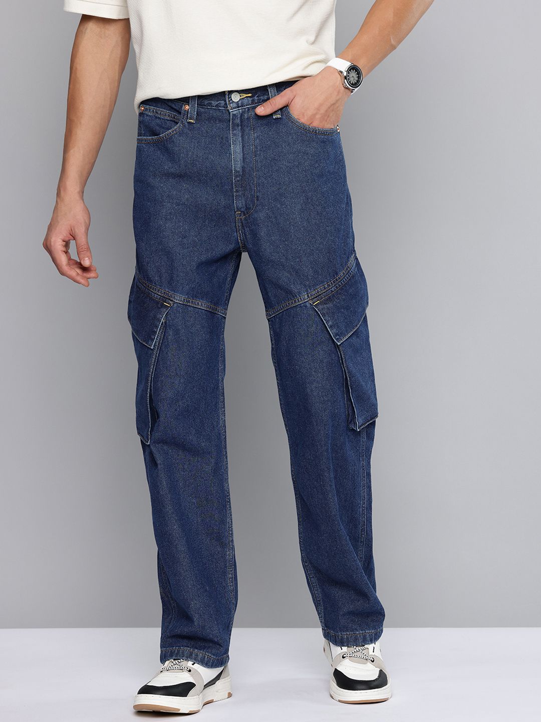 Levis Levis Men 565 Straight Fit Mid-Rise Light Fade Stretchable Pure Cotton Cargo Styles Jeans