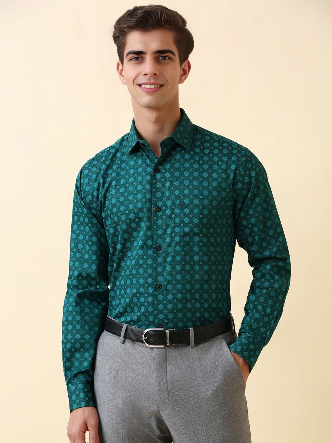 Allen Solly Men Slim Fit Geometric Printed Spread Collar Pure Cotton Formal Shirt
