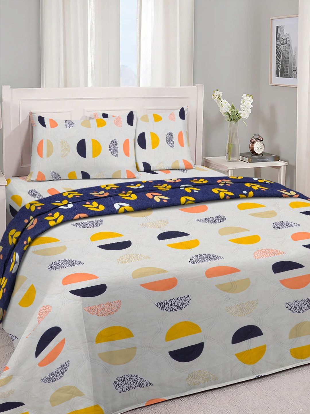 Myntra Elegant Homes Geometric Polycotton 4 Piece Double King Fine Bedding Set