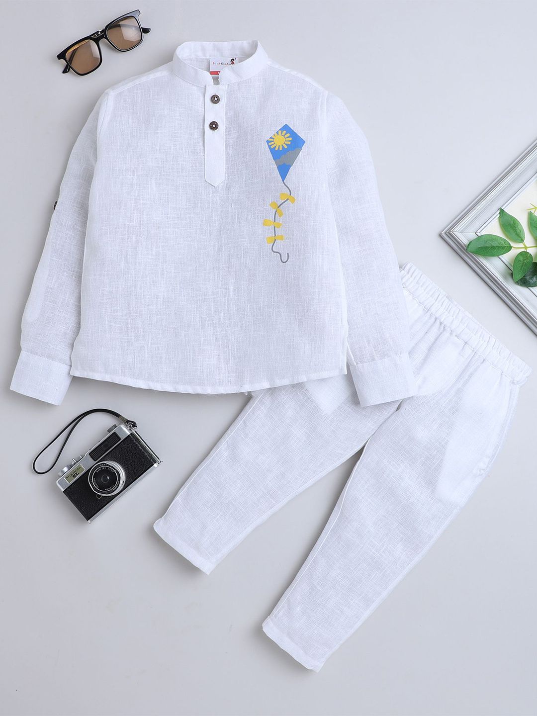 BAATCHEET Boys Kite-Printed Cotton Linen Kurta With Pyjama