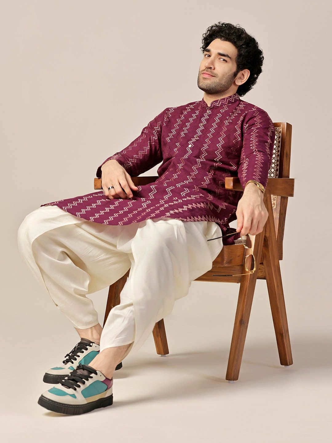 KISAH Men Textured Zari  Regular Fit Kurta
