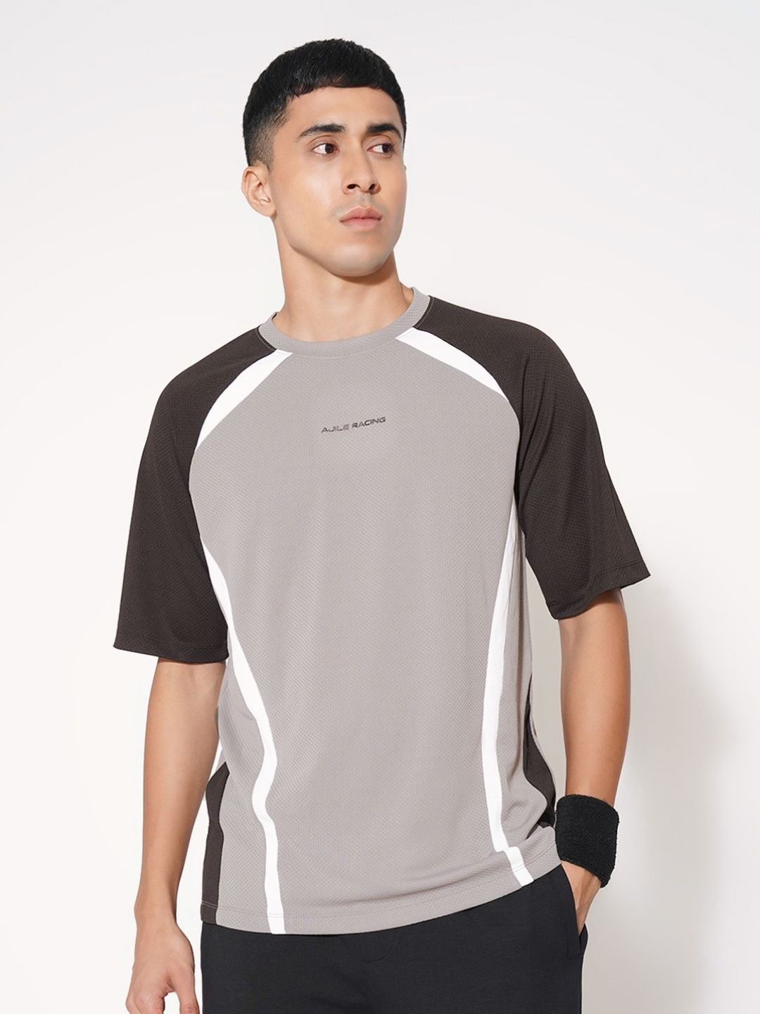 Ajile by Pantaloons Men Colourblocked Round Neck T-shirt