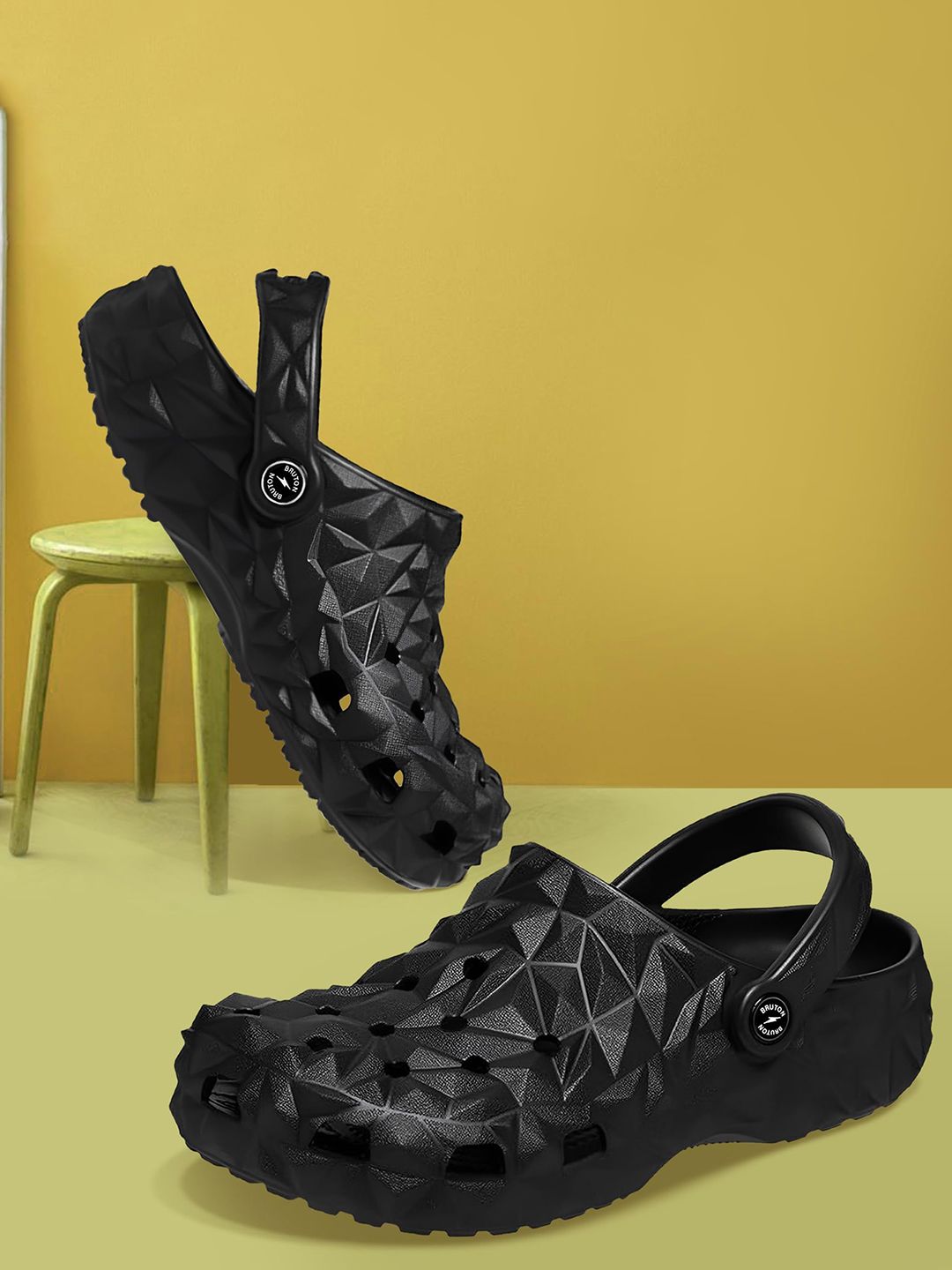Bruton Men Self Design Clogs