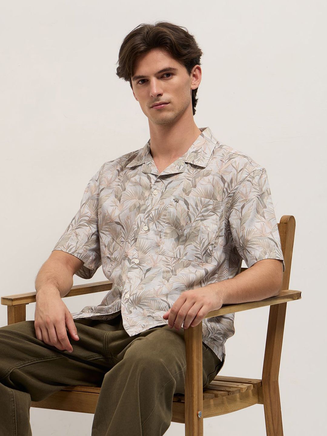 THE BEAR HOUSE Men Floral Printed Cuban Collar Casual Shirt