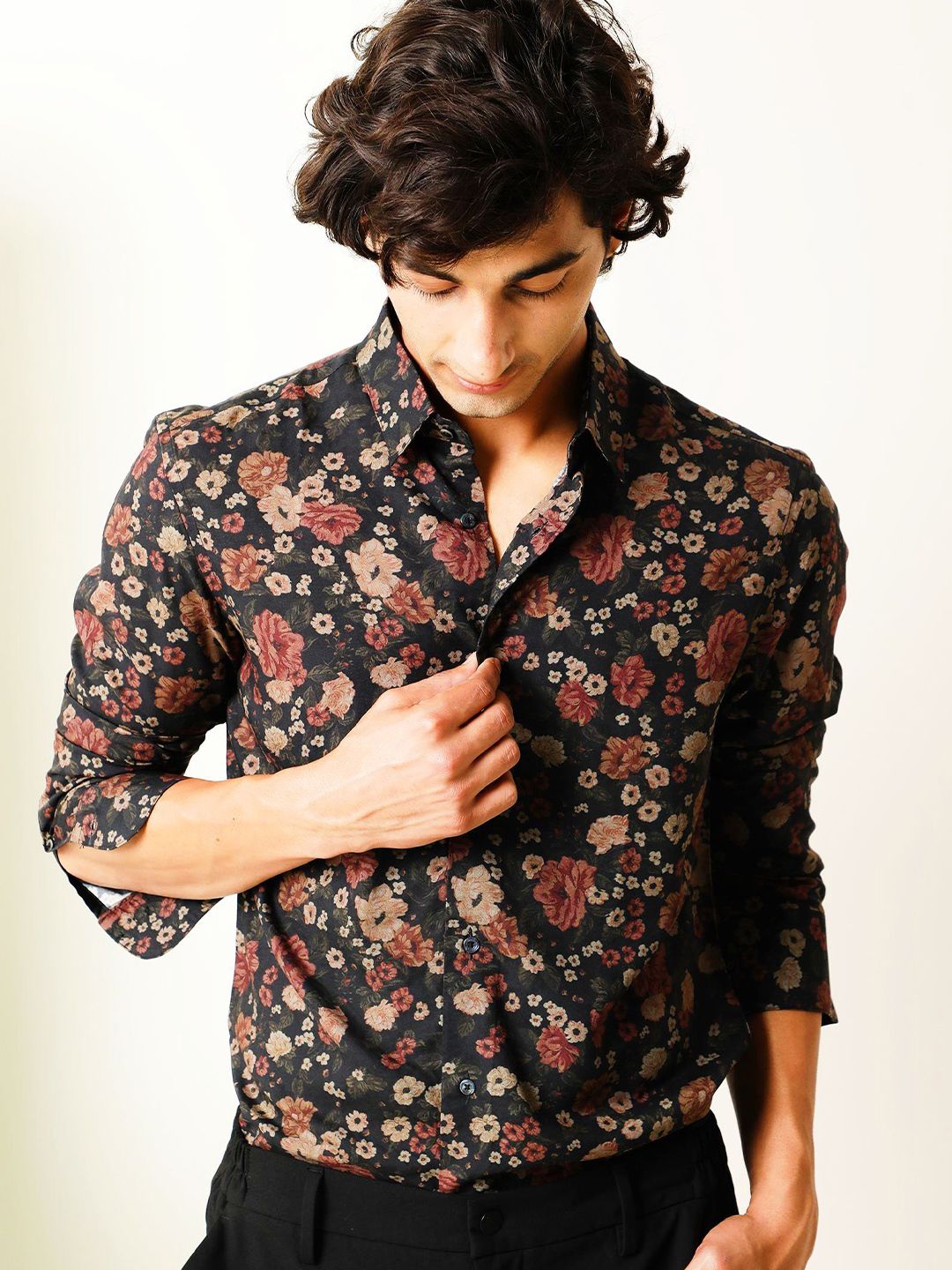 MaverIQ Men India Slim Fit Floral Printed Spread Collar Casual Shirt