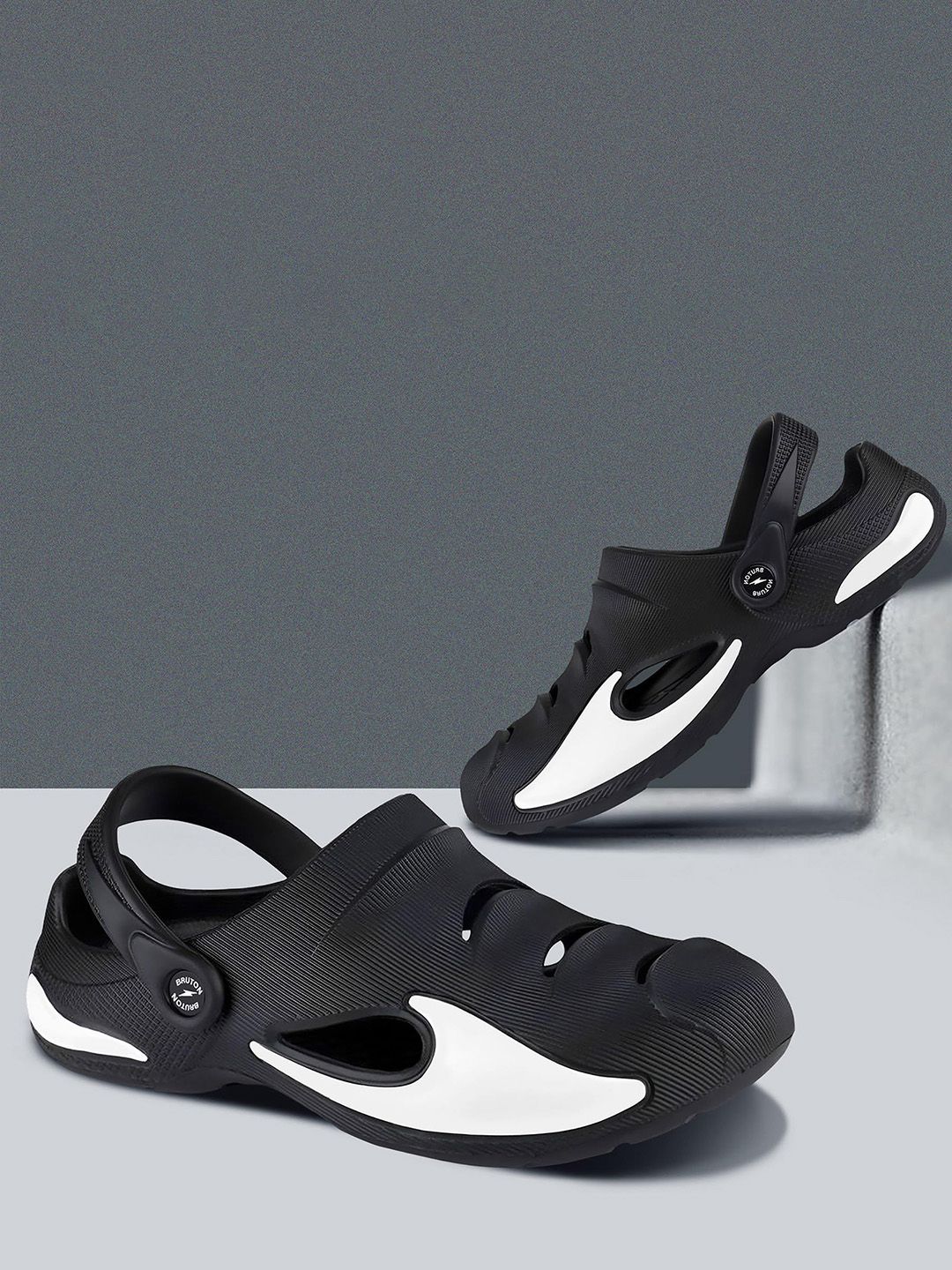 Bruton Men Colourblocked Clogs