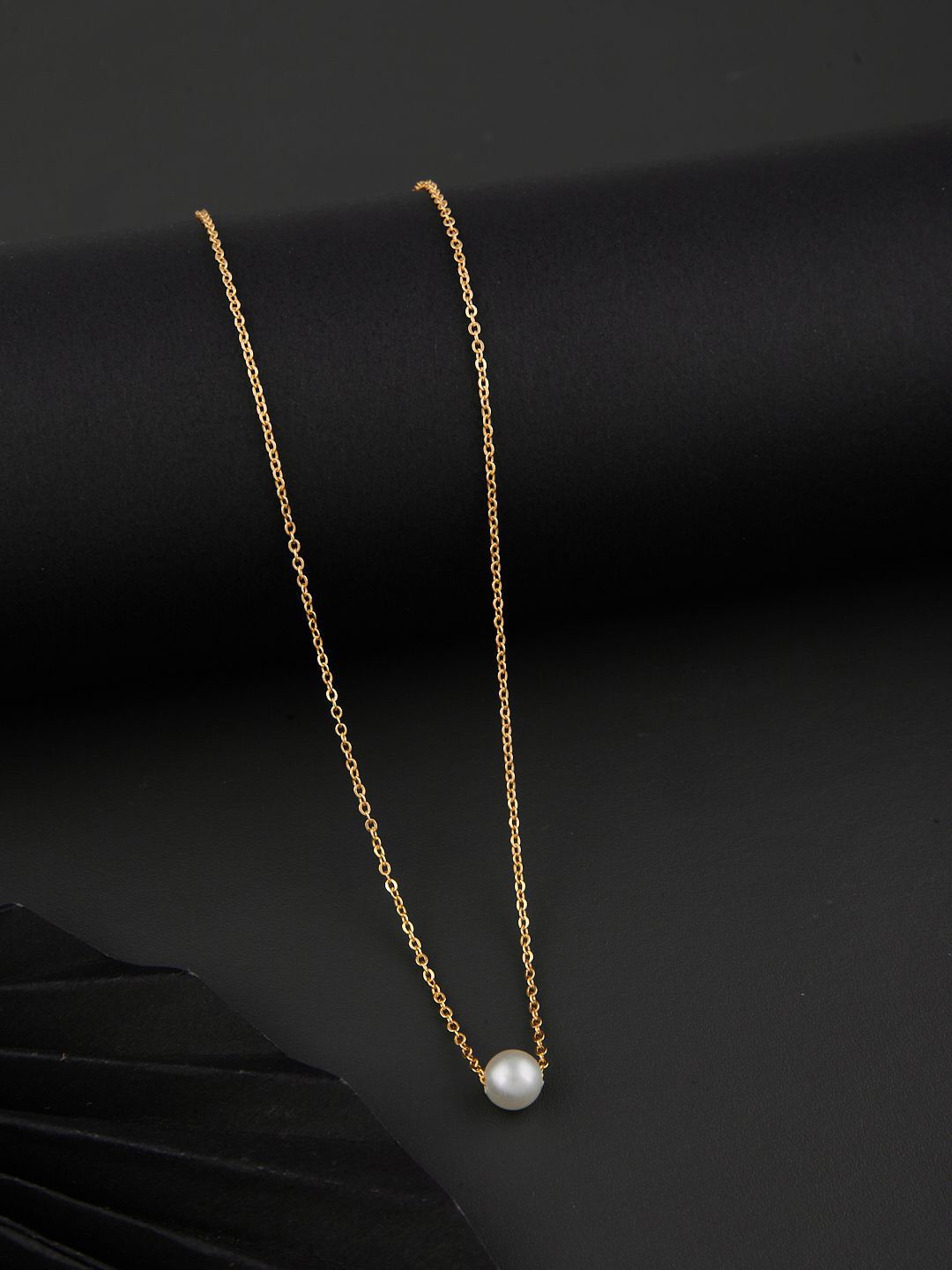 Birado Jewellery Gold-Plated Pearls Beaded Circular Shaped Pendant With Chain