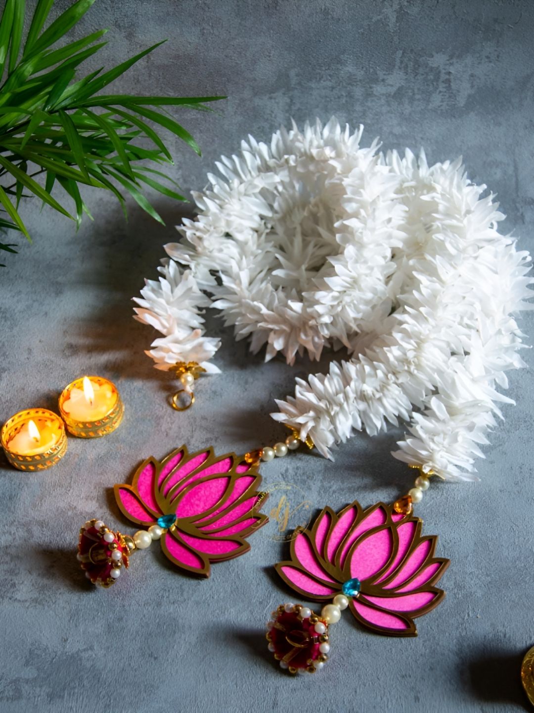 Nutts White & Pink 2 Pieces Textured Papergajra Garlands