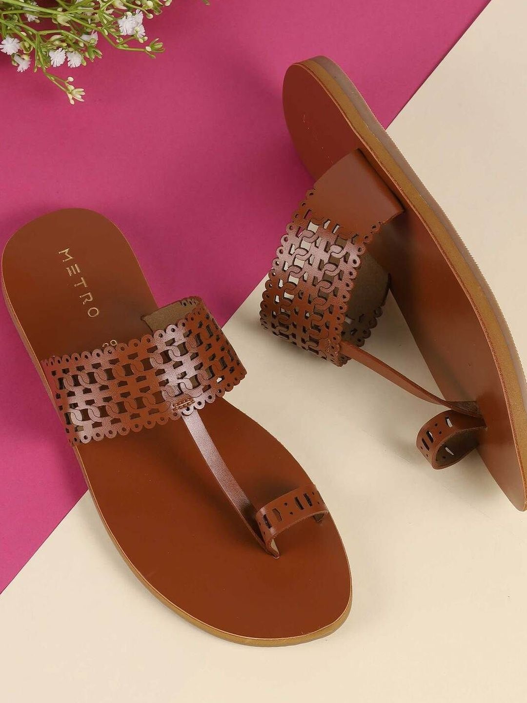 Metro Metro Women Ethnic One Toe Flats with Laser Cuts