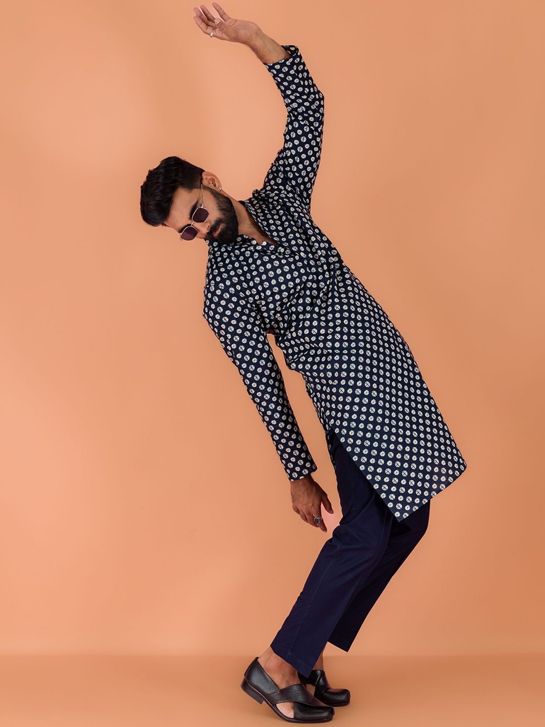 KISAH Navy Blue Floral Printed Mandarin Collar Straight Kurta