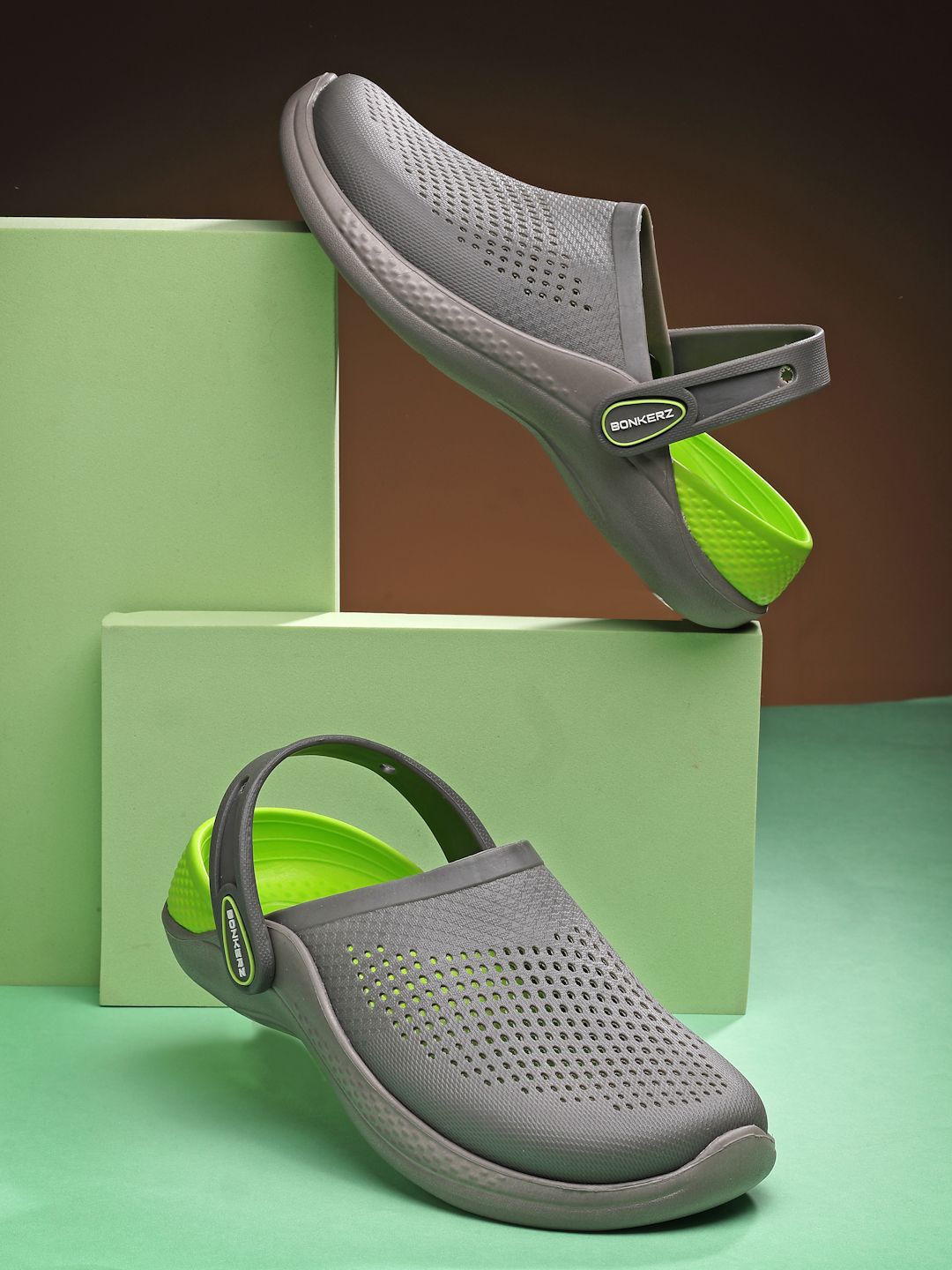 Bonkerz Men Colourblocked Clogs