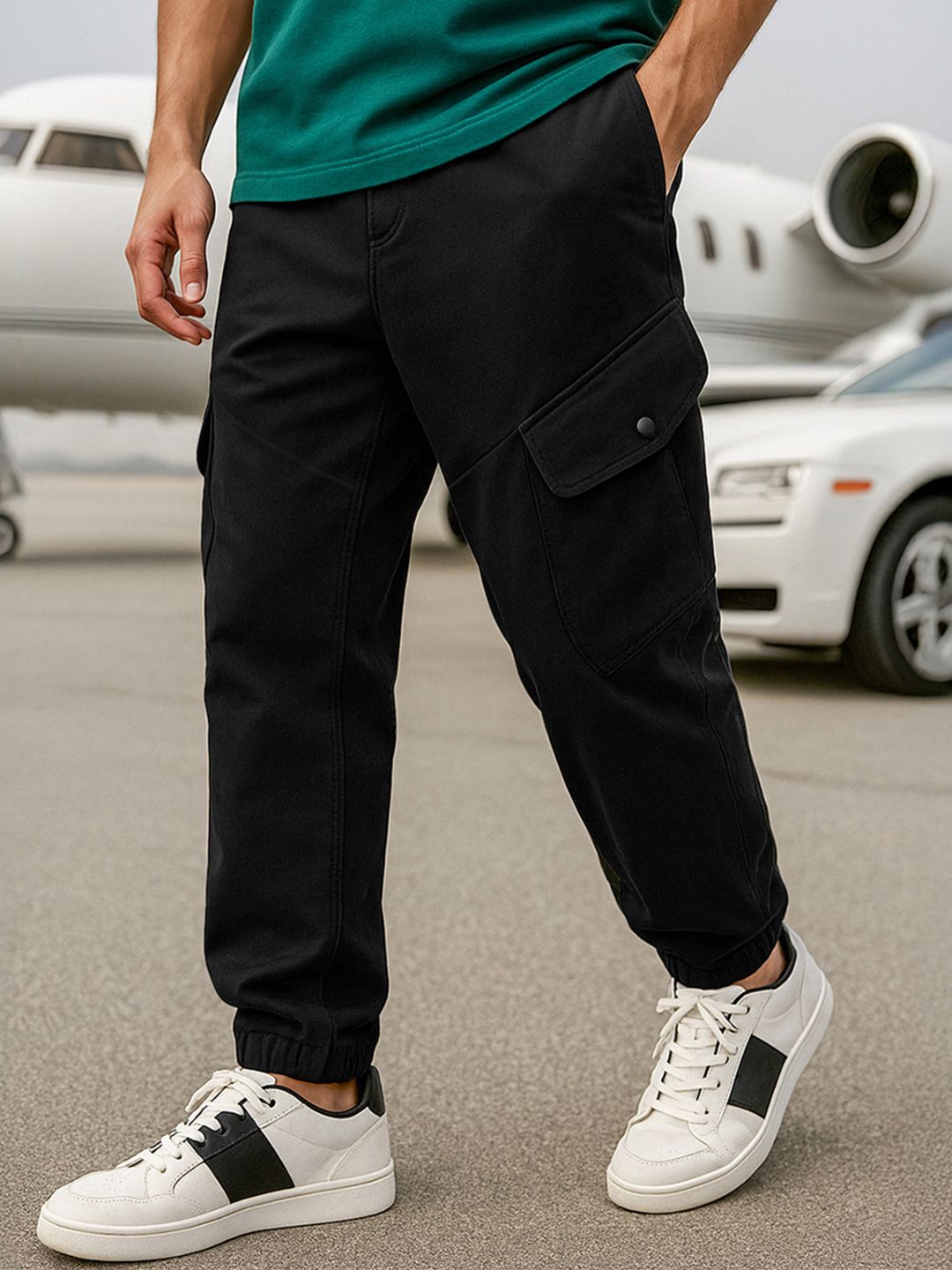Bewakoof AIR Men Black Super Loose Fit Cargo Joggers