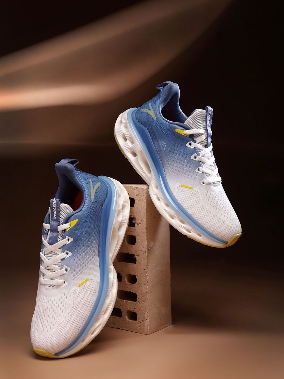 Action Men Running Non-Marking Shoes