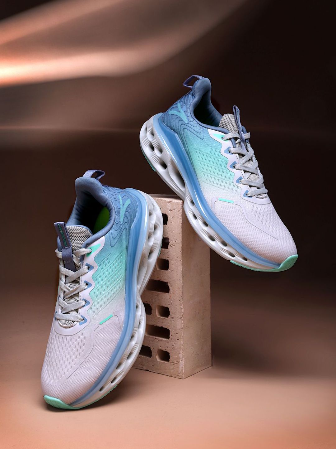 Action Men Mesh Lace-Ups Running Non-Marking Shoes