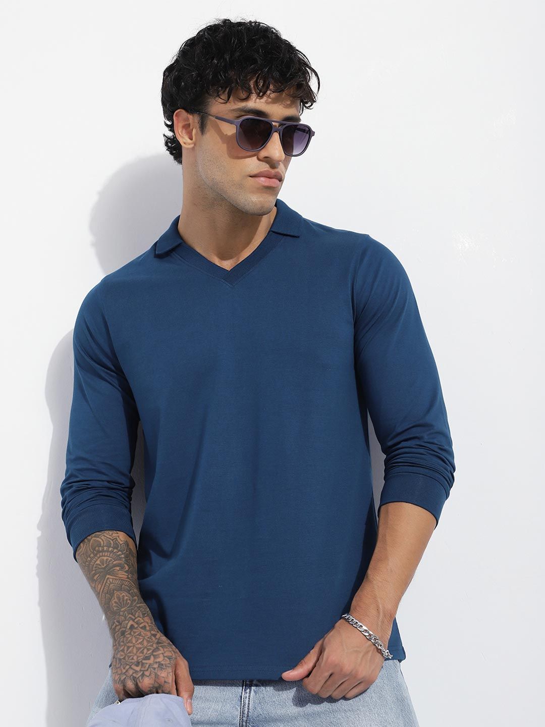 DILLINGER Men Regular Fit Long Sleeve Solid V-Neck Collar Tshirt