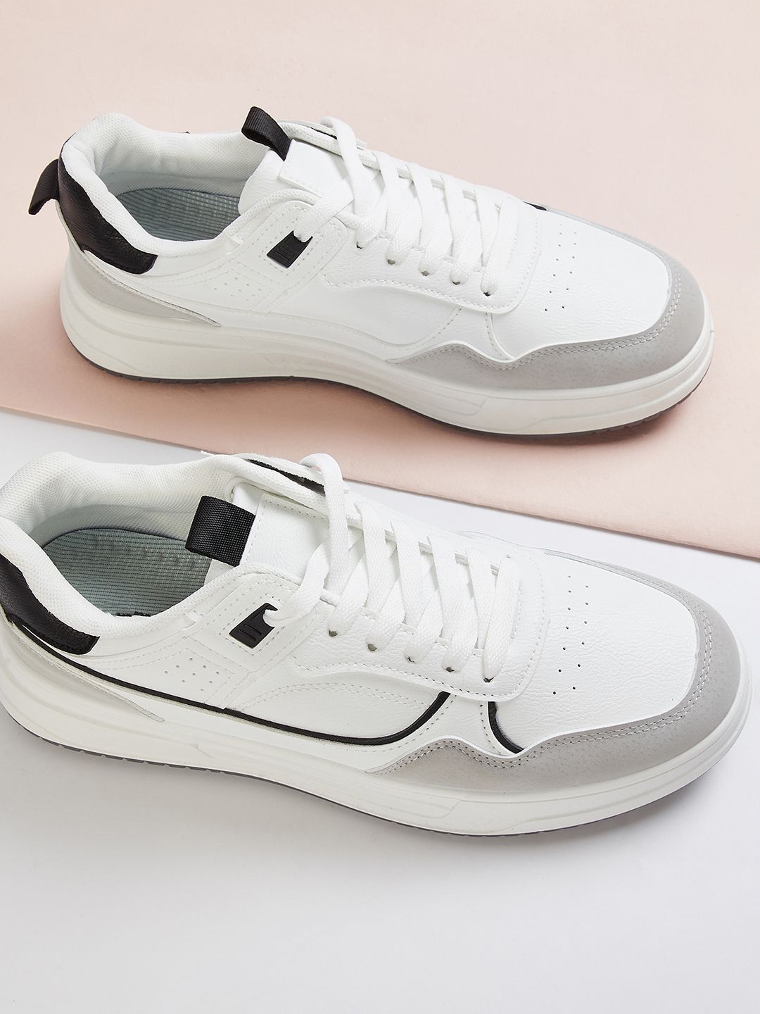 max Men Colourblocked Sneakers