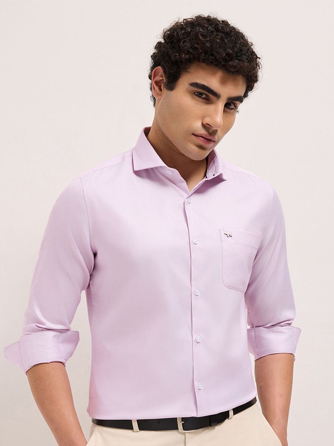 THE BEAR HOUSE Men Tailored Fit Solid Spread Collar Formal Shirt