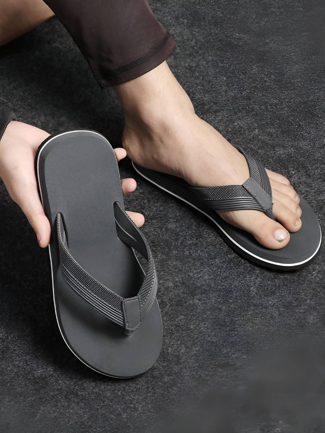 glitchez Men Self Design Thong Flip-Flops