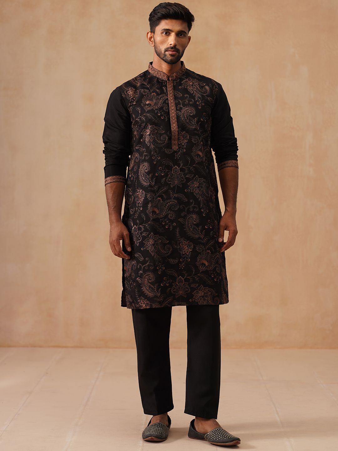 Jompers Men Embroidered Kurta Set