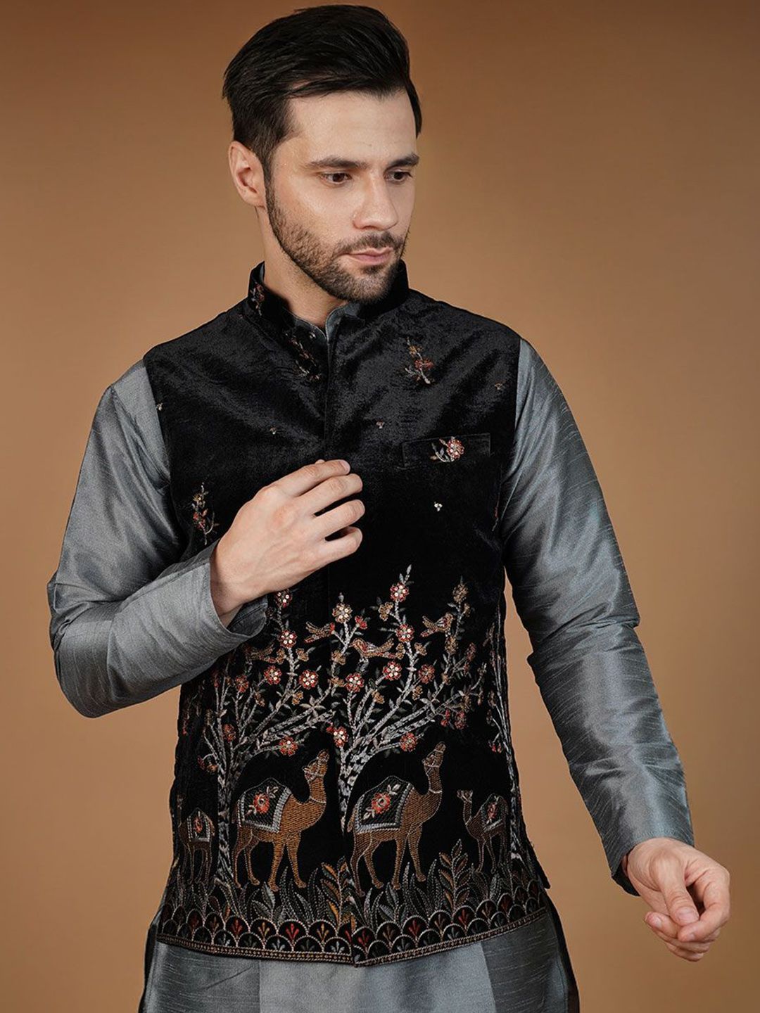 Wintage Men Embroidered Velvet Nehru Jacket
