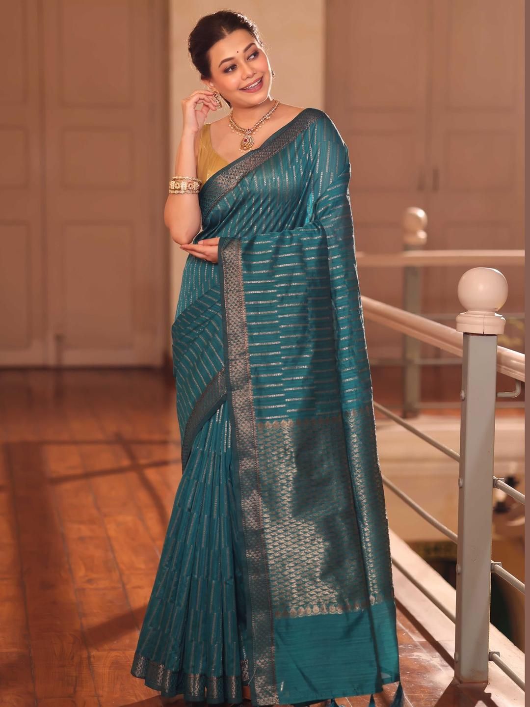 HERE&NOW X Kavvya Striped Woven Design Zari Details Saree With Blouse