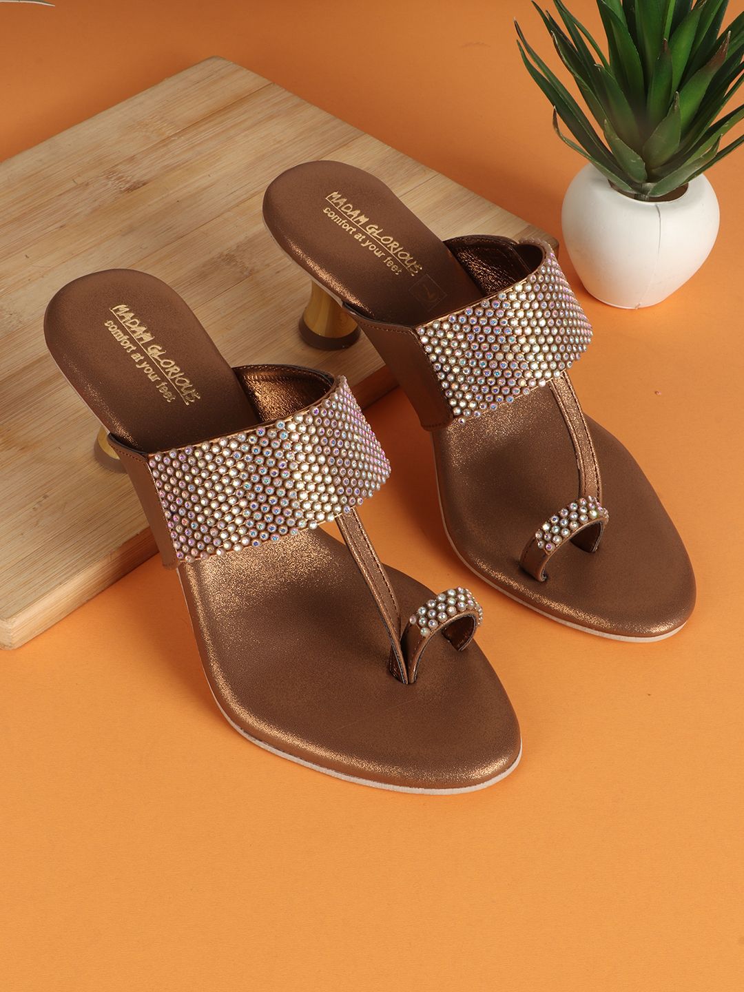 madam glorious Women Embellished One Toe Kitten Heel Sandals