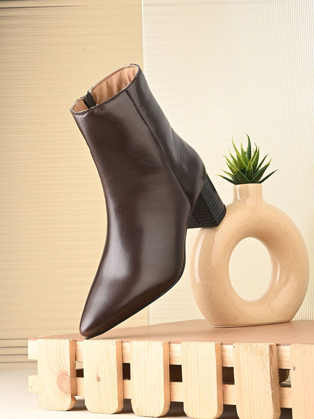 DressBerry DressBerry Women Textured Block Heel Ankle Boots