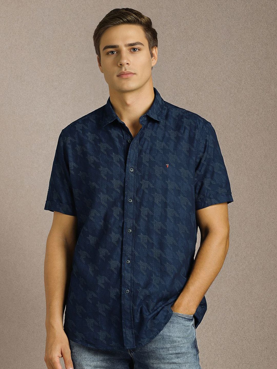 Louis Philippe Jeans Louis Philippe Jeans Men Checked Spread Collar Pure Cotton Casual Shirt