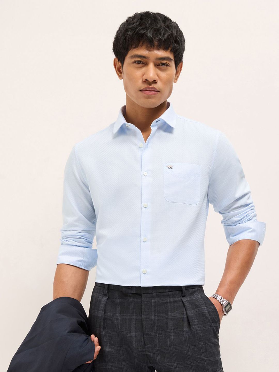 THE BEAR HOUSE Men Tailored Fit Solid Spread Collar Formal Shirt