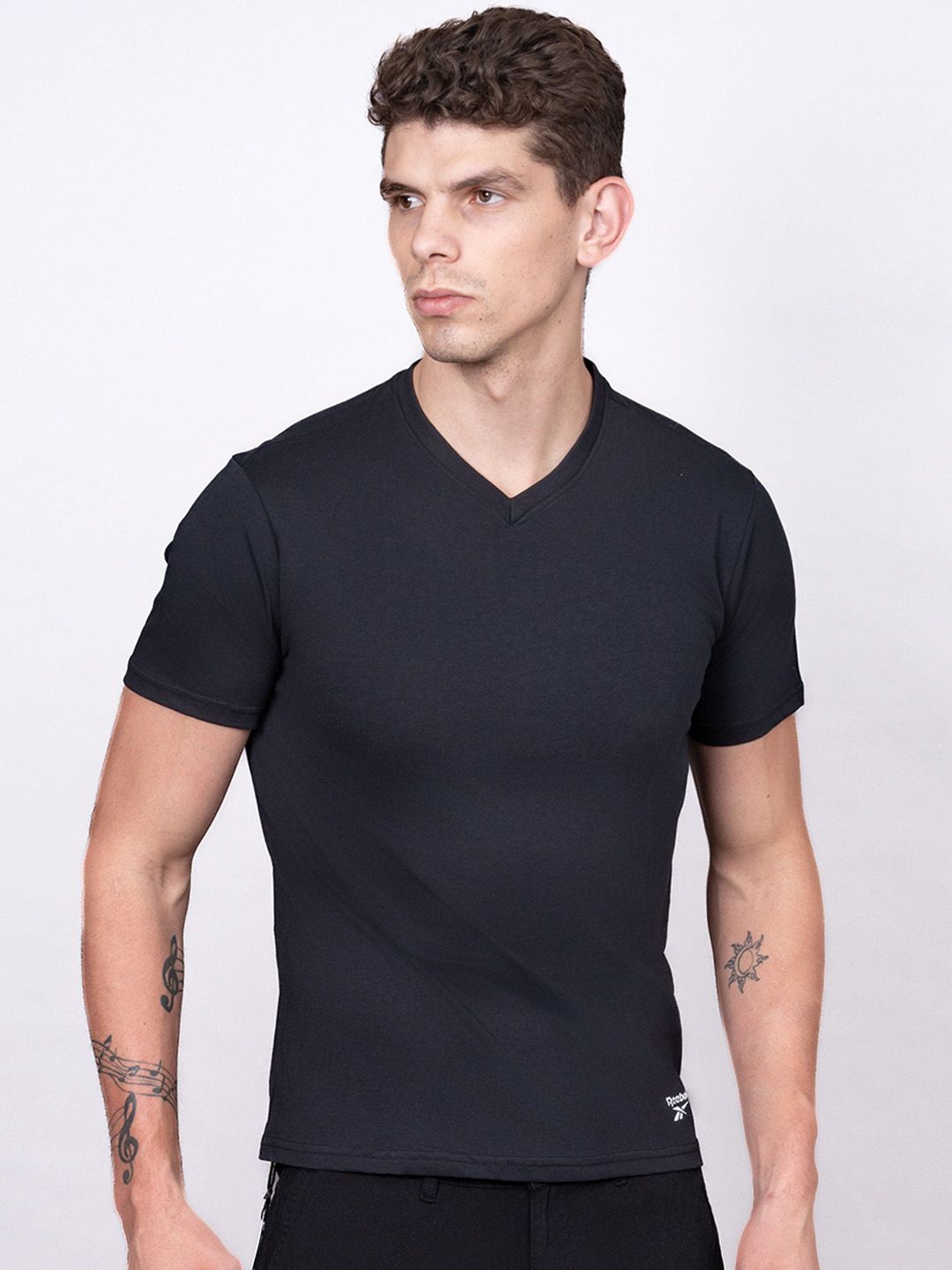 Reebok Logo Detail V-Neck Lounge T-shirt