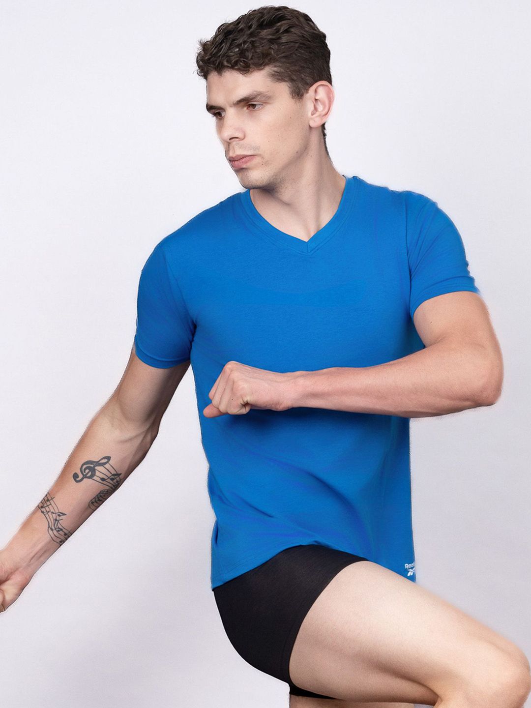 Reebok Logo Detail V-Neck Lounge T-shirt