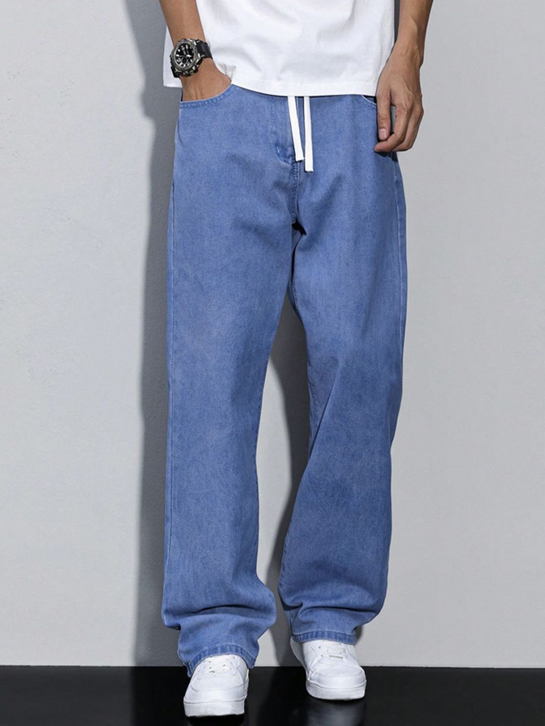 MASTERLY WEFT Men Straight Fit Mid-Rise Stretchable Jeans