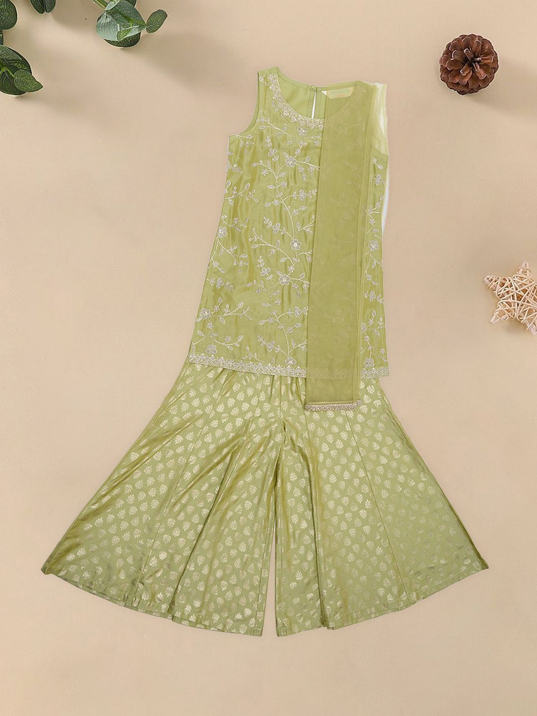 AKKRITI BY PANTALOONS Girls Floral Embroidered Thread Work Kurti With Palazzos & Dupatta