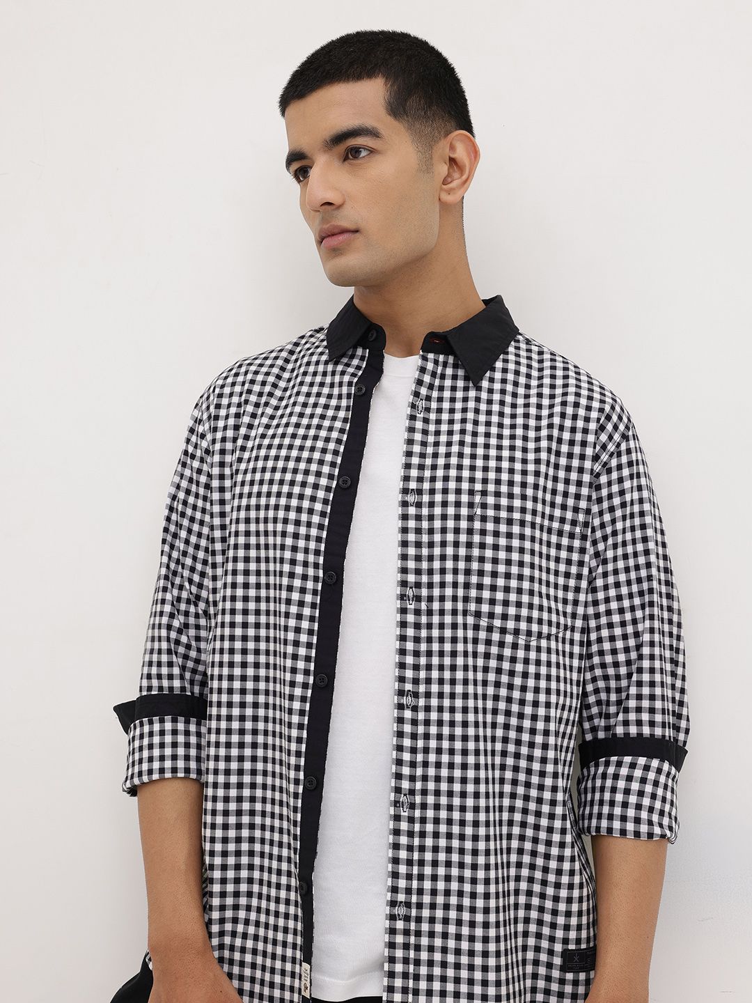 The Roadster Lifestyle Co. Men Checked Contrast Collar Pure Cotton Shirt